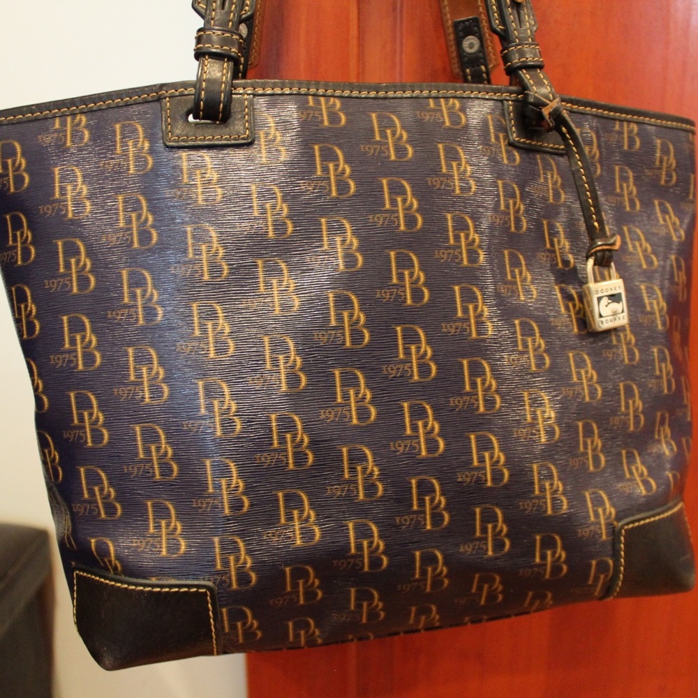 Dooney and Bourke Signature Leather Tote Purse